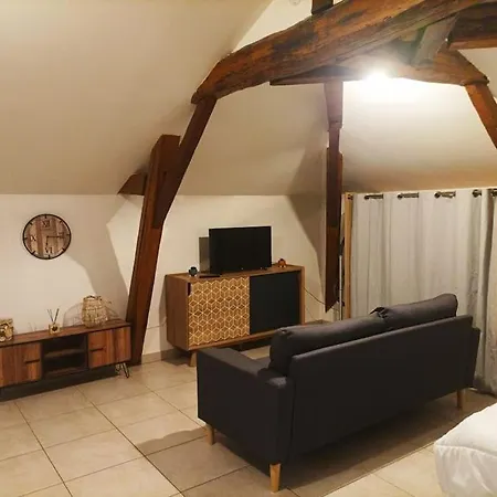 En Pleine Campagne Avec Jardin Privatif *