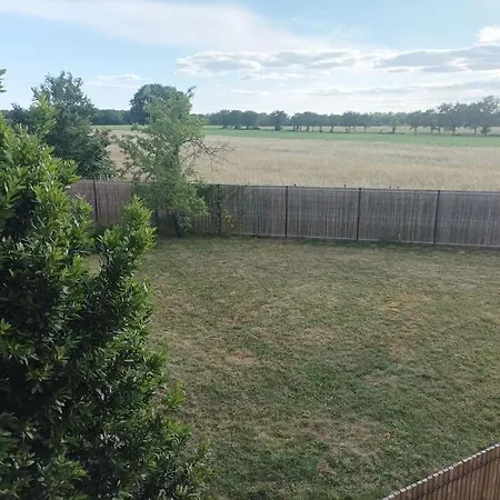 Сasa de vacaciones En Pleine Campagne Avec Jardin Privatif